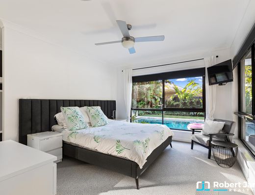 Modern Family Living in Prime Location image 5