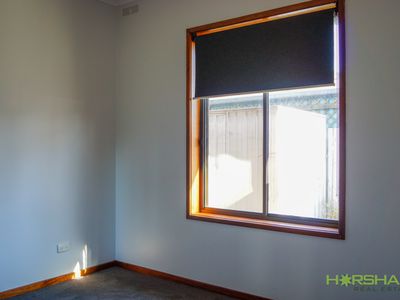 1 / 4 Searle Street, Horsham