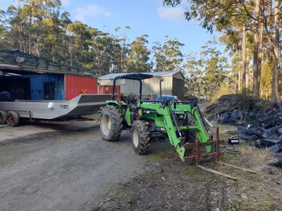 100 Cockle Creek Road, Recherche