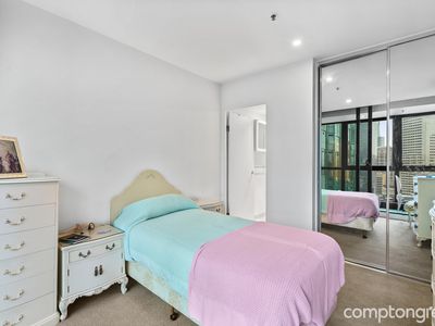 2501 / 8 Sutherland Street, Melbourne