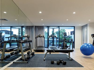 20801 / 320 MacArthur Avenue, Hamilton
