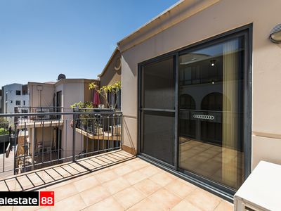 E5 (13)  /  88 Royal Street, East Perth
