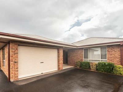 12 / 5 John Brass Place, Dubbo