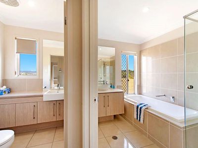 62 Harbour Rise, Hope Island