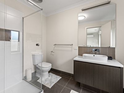 27 Parkmore Crescent, Westmeadows