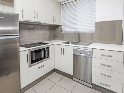 11 / 211 Lake Street, Cairns City