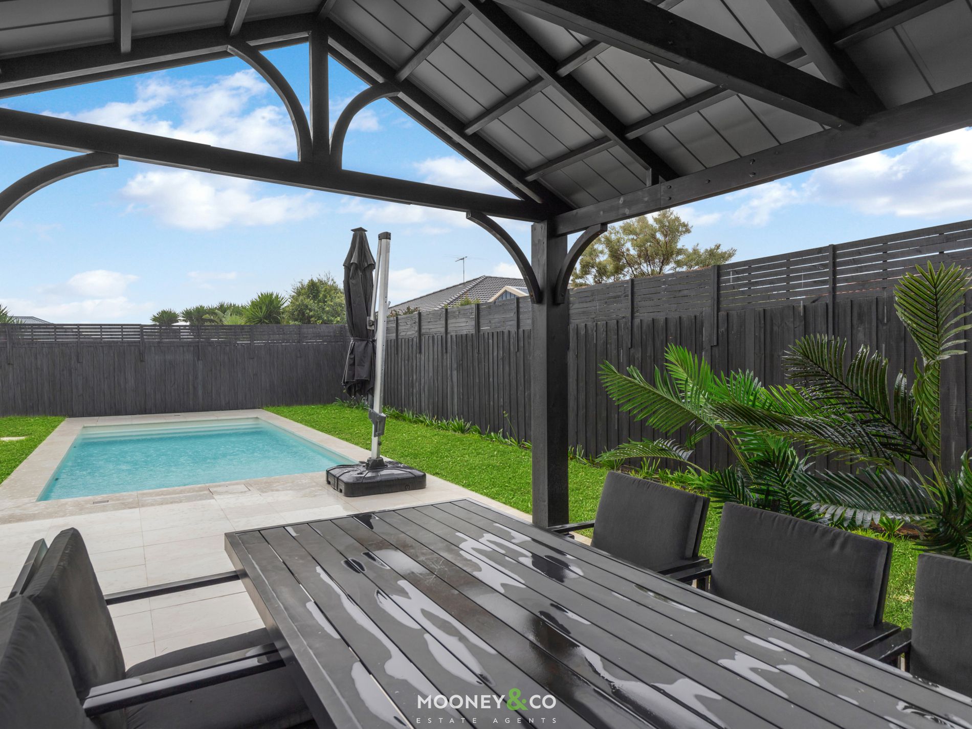 14 Blainroe Crescent, Cranbourne