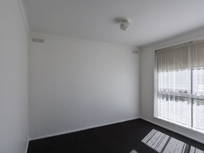 1 / 15 Schwarz Avenue, Horsham