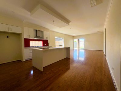 7 Razorbill Terrace, Werribee