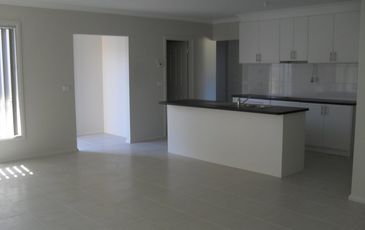 1 / 7 Delfta Court, Pakenham