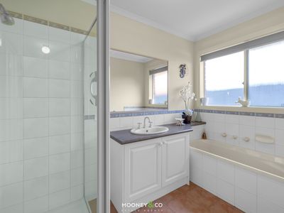 23 Sinatra Way, Cranbourne East