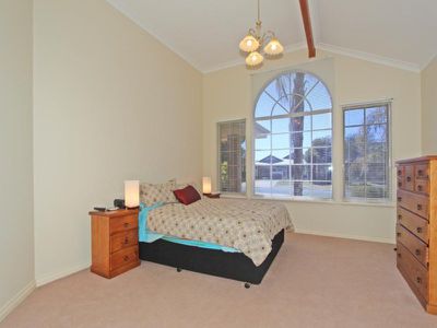 15B Riverina Way, Hannans