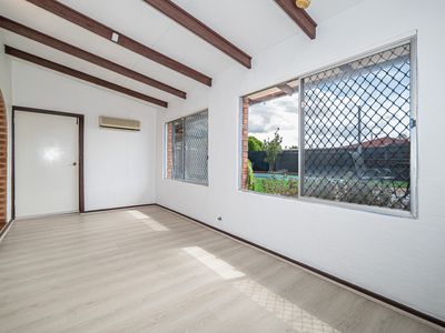 82 Lyrebird Way, Thornlie
