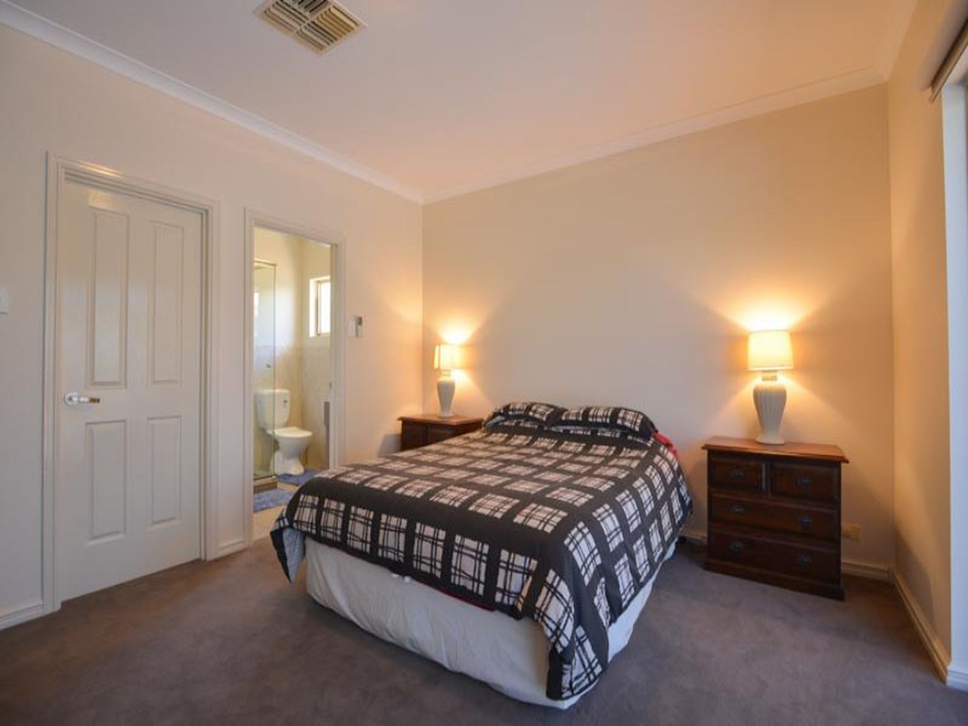 20 Riverina Way, Hannans