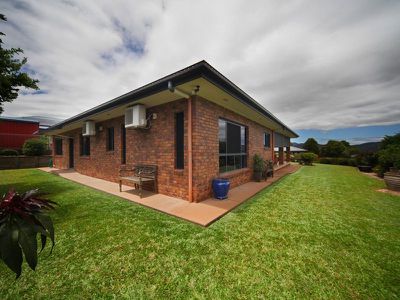 19 Montgomery Close, Atherton