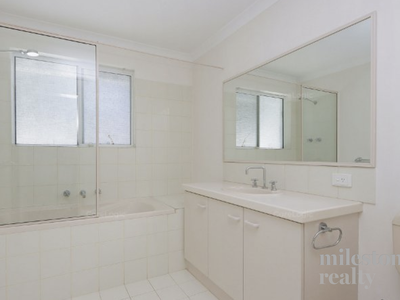 2 / 13 Helm Street, Mount Pleasant
