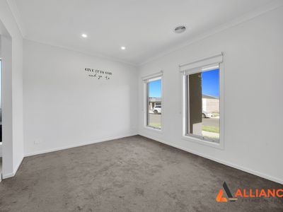 10 Nitre Street, Manor Lakes