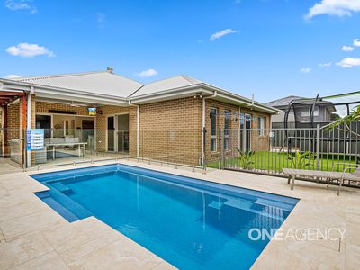 18 Honeybee Crescent, Calderwood