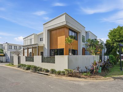 1 Capri Court, Hope Island