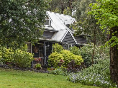 24 Blanche Parade, Mount Macedon