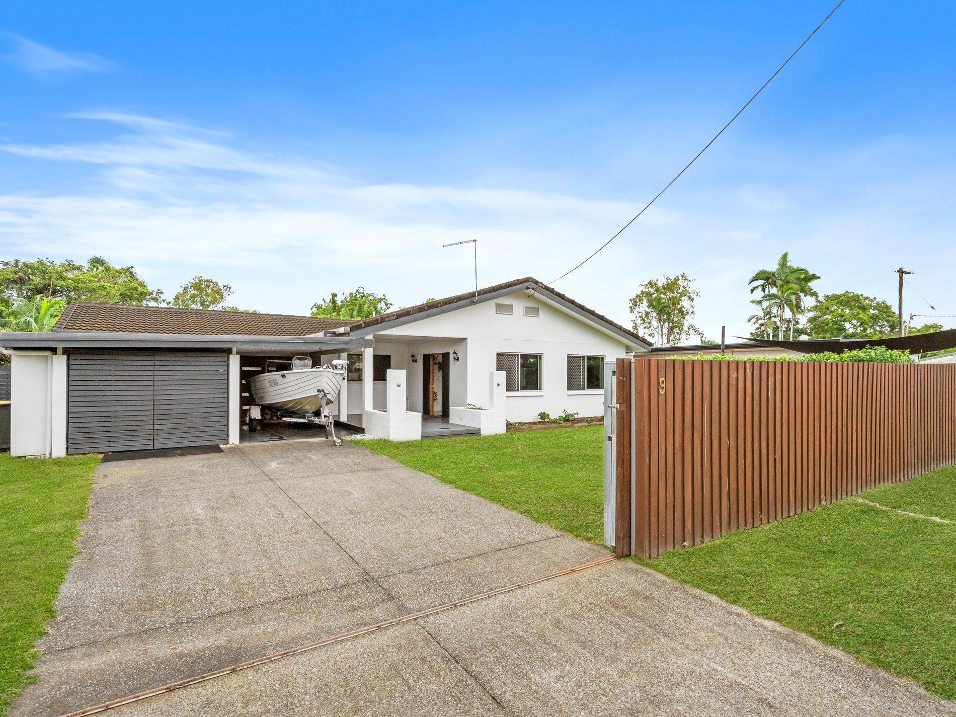 9 ZAMIA STREET, Holloways Beach