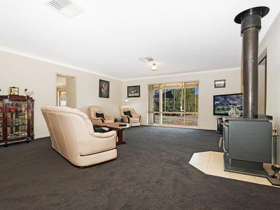 6 Hakea Road, Huntly