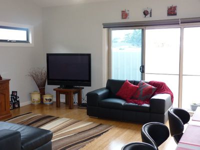 1 / 13 Deakin Court, Horsham