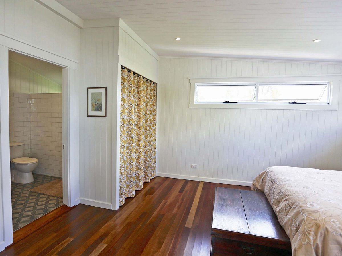 9 Downing Street, Malanda