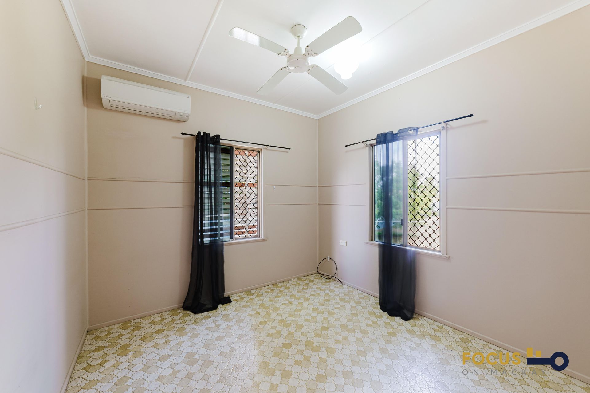 83 Gibsons Road, Racecourse