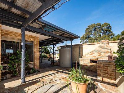 2 Tipuana Pl, Edgewater