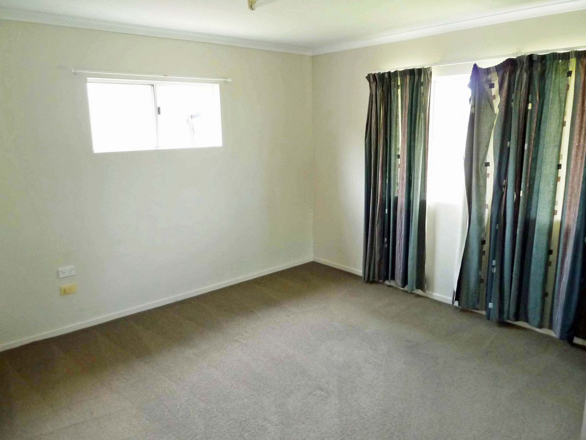 27 Goldview Street, Atherton