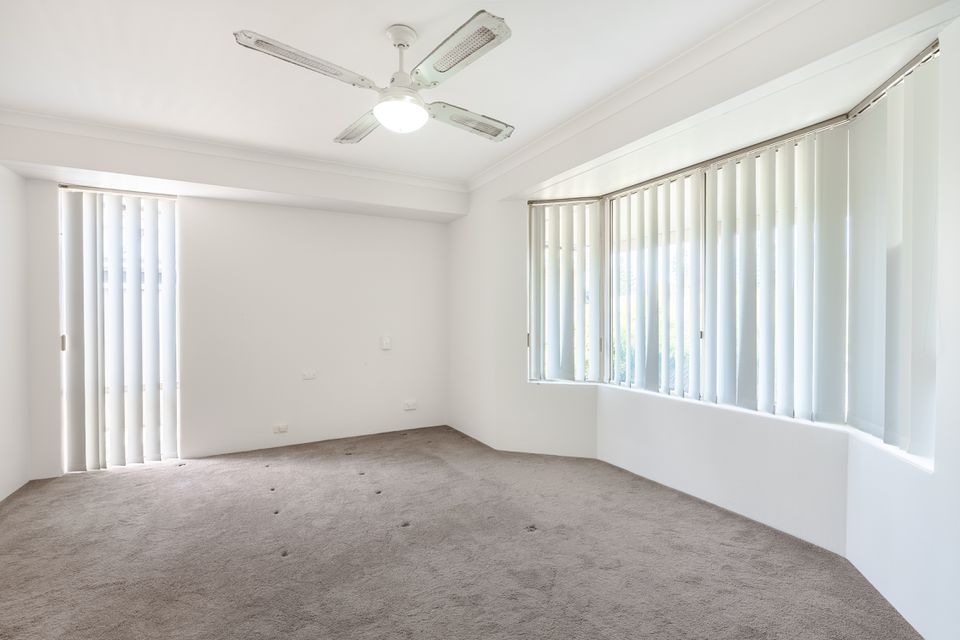 594 Safety Bay Rd, Waikiki