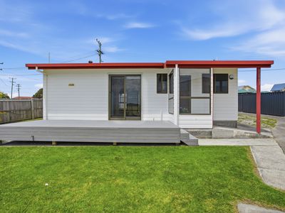 8 River Leads Drive, George Town