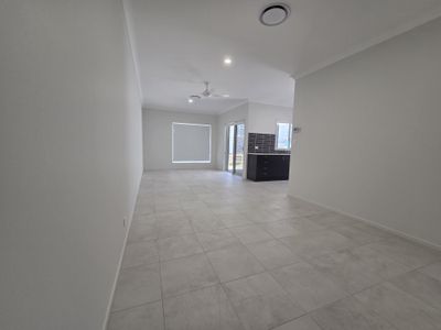 1 / 23 Camelia Street, Gillieston Heights