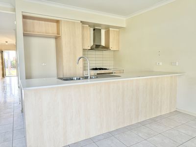 13 Heathcote Road, Manor Lakes
