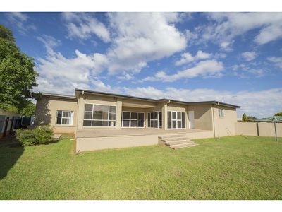 108 Maple Crescent, Narromine