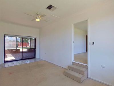 8 Bass Place, Dubbo