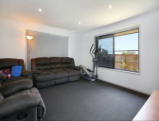 Modern Family Home  *** UNFURNISHED *** image 3