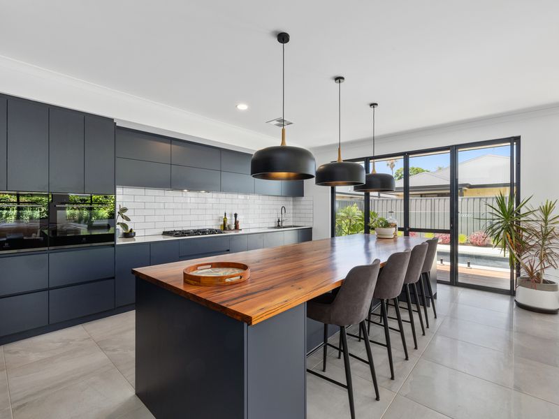 18 Little Close, East Cannington