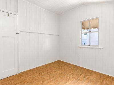 14 Erskine Avenue, Kedron