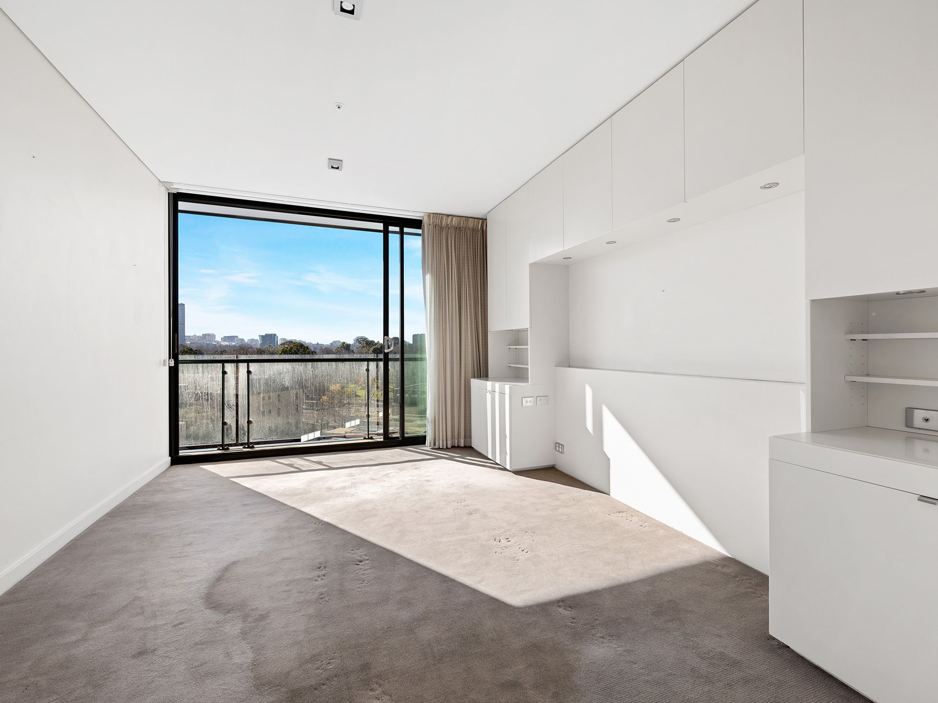808 / 250 Saint Kilda Road, Southbank