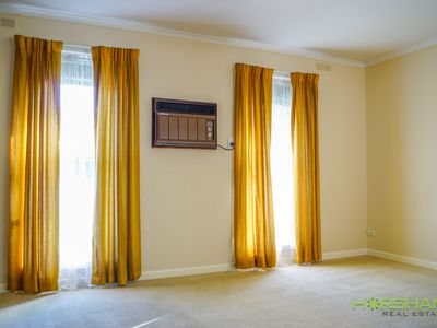 3 / 7 Roberts Avenue, Horsham