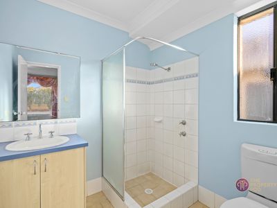 42 Woodside Loop, Beckenham