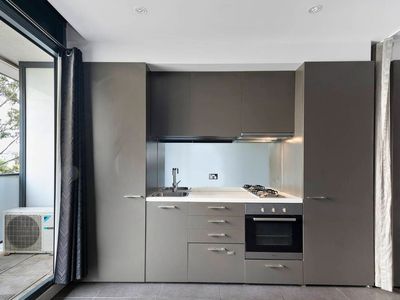705 / 30-34 Bray Street, South Yarra