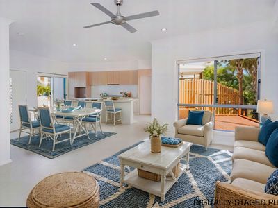 35 Azure Way, Hope Island