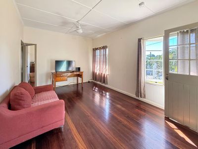7 ROSE STREET, Atherton