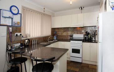 2/7 Lawrence Court, Cranbourne North