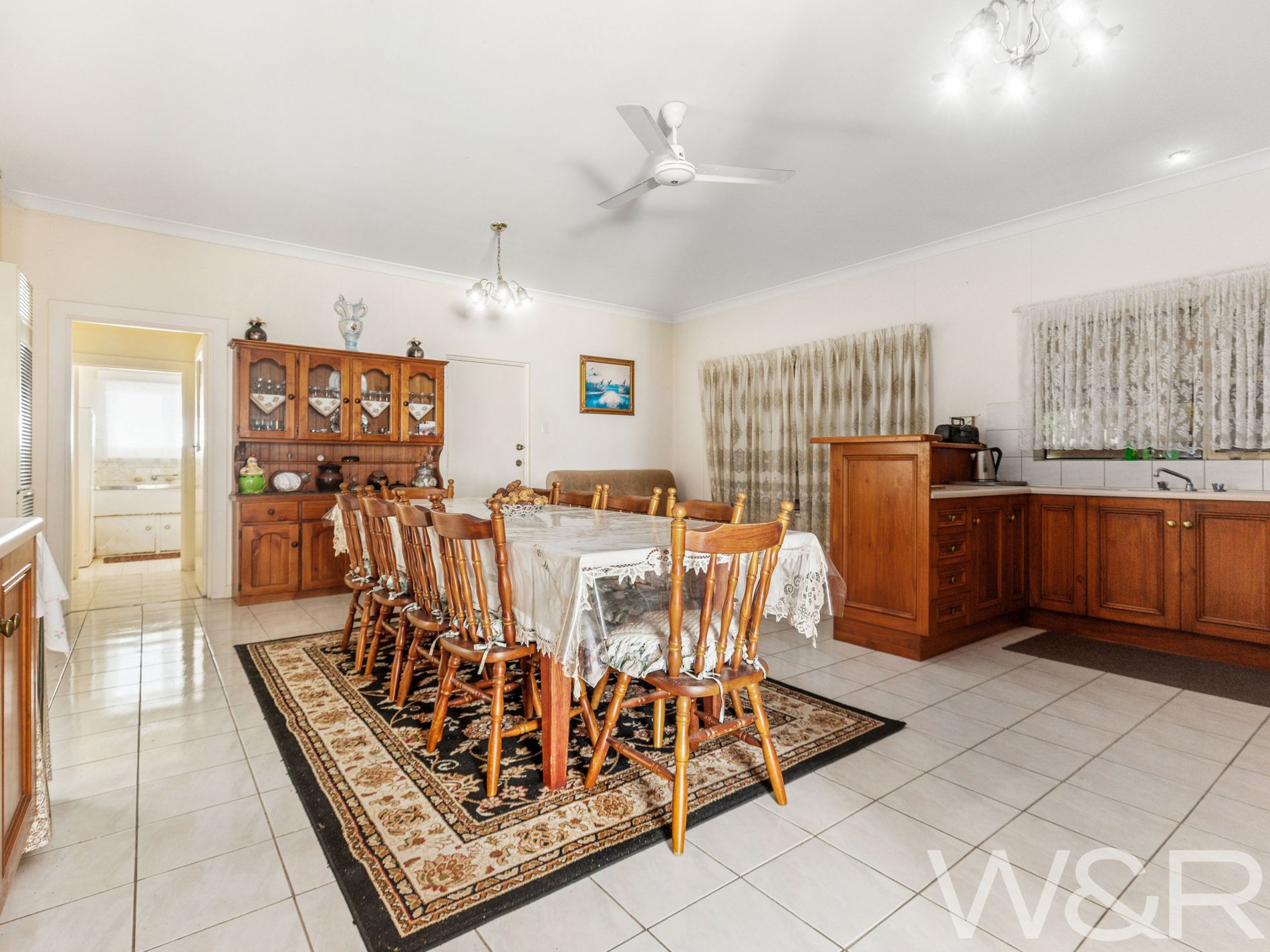 18 Hampton Street, Brooklyn Park