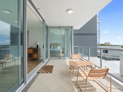 707 / 1 Como Crescent, Southport