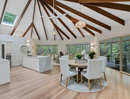 Well appointed upstairs residence in leafy surrounds image 4 Well appointed upstairs residence in leafy surrounds image 4